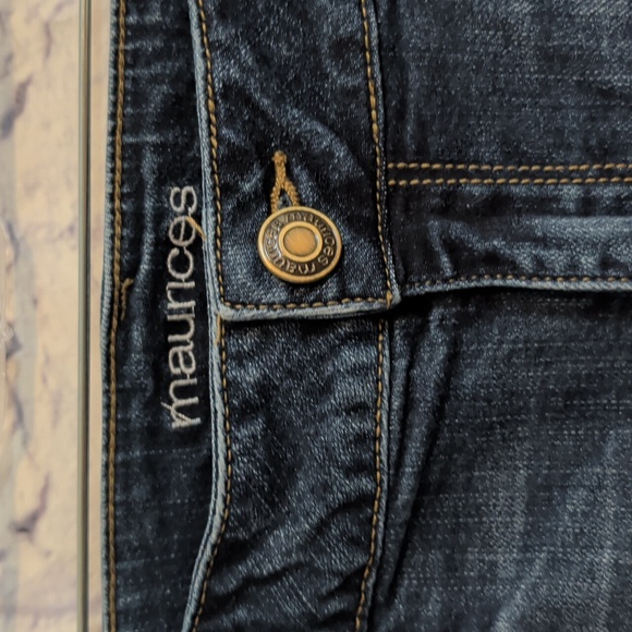 Maurices Mid-rise Deep Indigo Jean Shorts - Size 7/8 - Picture 2 of 5